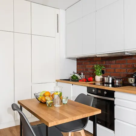 Superb Loft In Charming Praga District, 300 M To Metro & 100 M To Tram, Balcony * Warszawa
