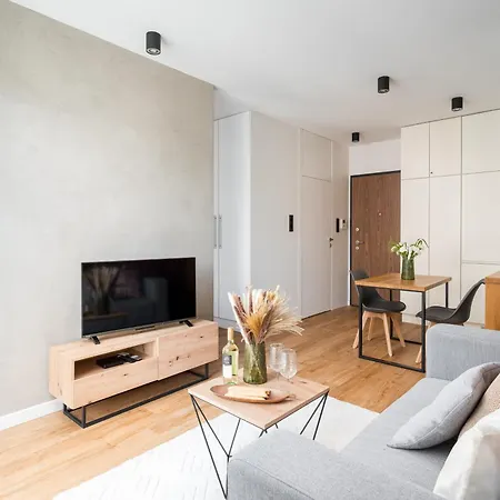 Superb Loft Studio In Charming Praga District, 300 M To Metro & 100 M To Tram, Balcony
