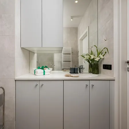 Superb Loft Studio In Charming Praga District, 300 M To Metro & 100 M To Tram, Balcony דירה *