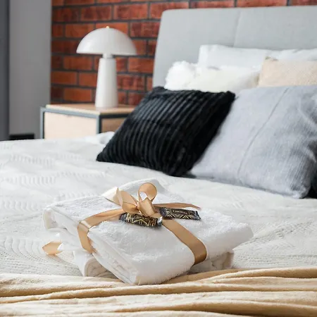 Superb Loft Studio In Charming Praga District, 300 M To Metro & 100 M To Tram, Balcony דירה *
